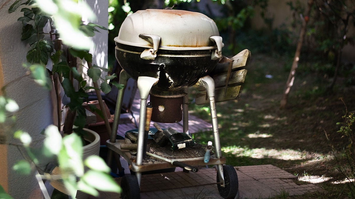 How to dispose of your old charcoal or gas grill_top image.jpg